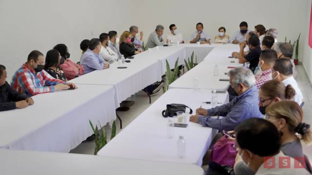 Susana Solis Informa Promociona Llaven Abarca Consulta de Revocación de Mandato con representantes del magisterio en Tuxtla