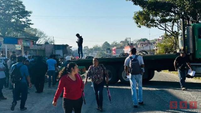 Susana Solis Informa Bloquean dos tramos carreteros en Chiapas