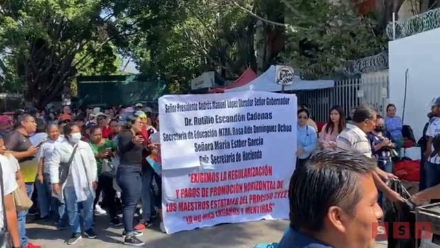 Susana Solis Informa LEVANTAN plantón trabajadores de la Secretaría de Educación