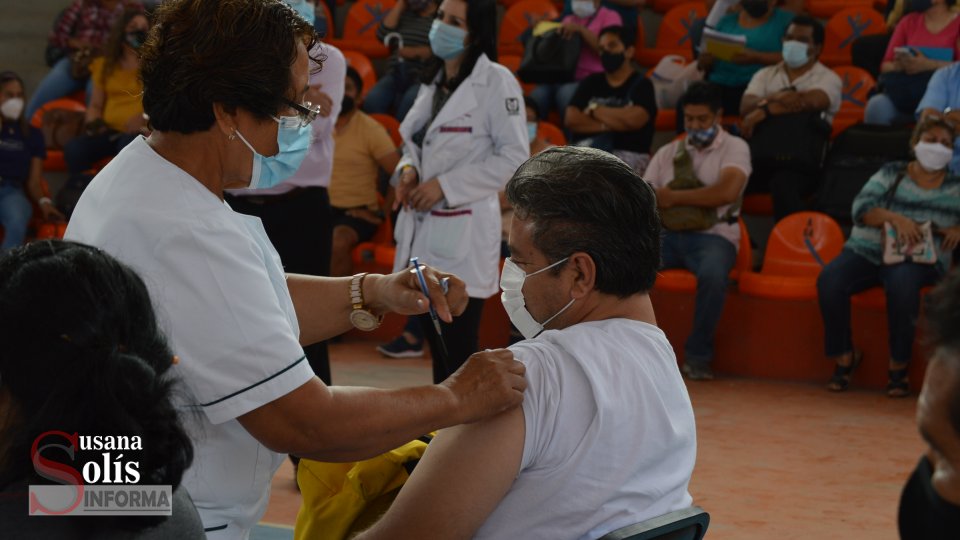 ARRANCA la vacunación a maestros de Chiapas
