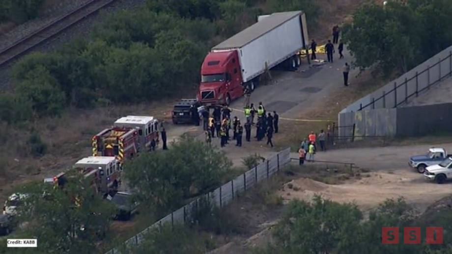 ENCUENTRAN a 46 migrantes muertos en un camión en Texas Susana Solis Informa