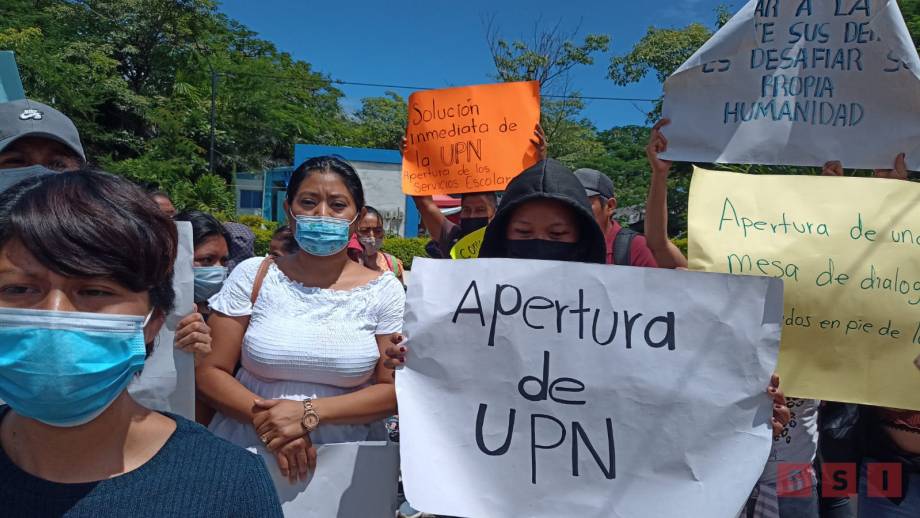 Frenan trámite de títulos de egresados de la UPN por manifestación de docentes - Susana Solis Informa
