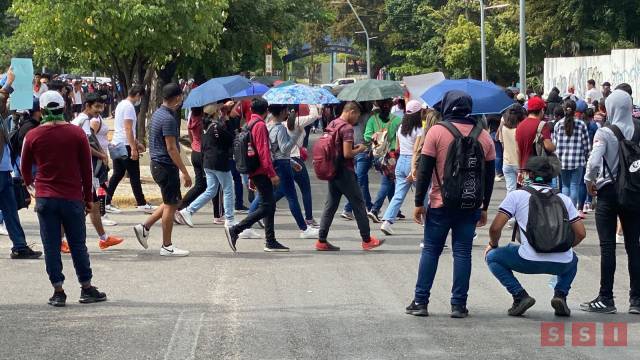Susana Solis Informa Protestan estudiantes de la Normal del Estado por la expulsión de siete alumnos