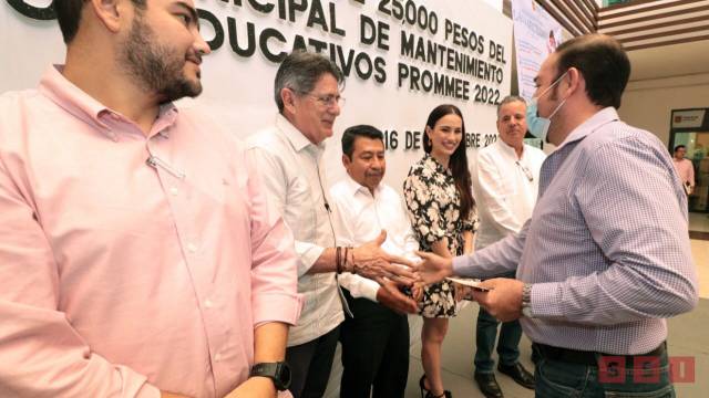 Susana Solis Informa Carlos Morales entrega apoyos económicos a escuelas de Tuxtla