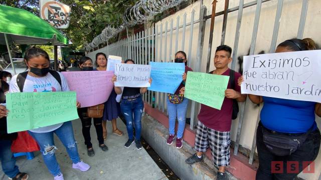 Susana Solis Informa Protestan por falta de maestros en escuela de Tuxtla