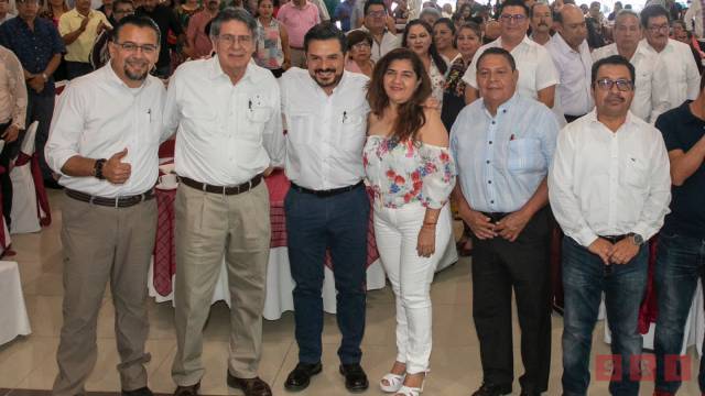 Susana Solis Informa El presidente municipal de Tuxtla celebra el Día del Maestro junto al director del IMSS