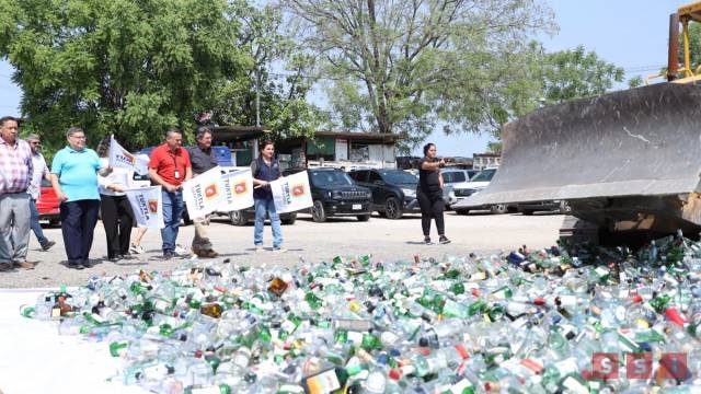 Susana Solis Informa Destruye Ayuntamiento de Tuxtla Gutiérrez 25 mil botellas vacías