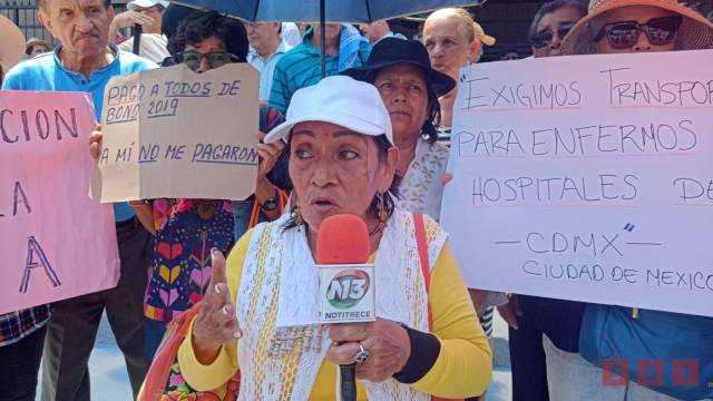 Susana Solis Informa Protestan maestros jubilados por la falta de pago de bonos de cinco años