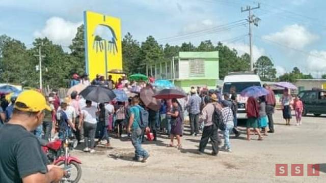 Susana Solis Informa BLOQUEAN accesos al municipio de Altamirano; no permitirán inicio de clases