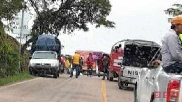 Susana Solis Informa CIERRAN carretera en Ocosingo por alcalde que incumplió con obras