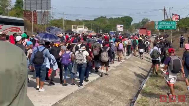 Susana Solis Informa CIENTOS de migrantes salen en caravana desde Tapachula