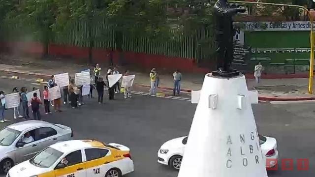 Susana Solis Informa Bloquean bulevar en Tuxtla para pedir reabran convocatoria para bachillerato del ICAHCH