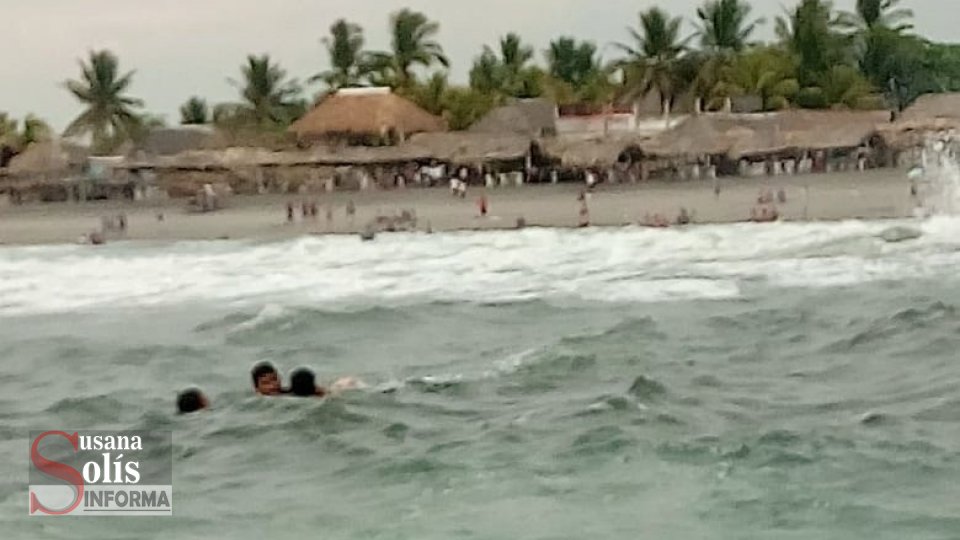 RESCATAN a dos personas de ahogarse en playas de Chiapas Susana Solis Informa