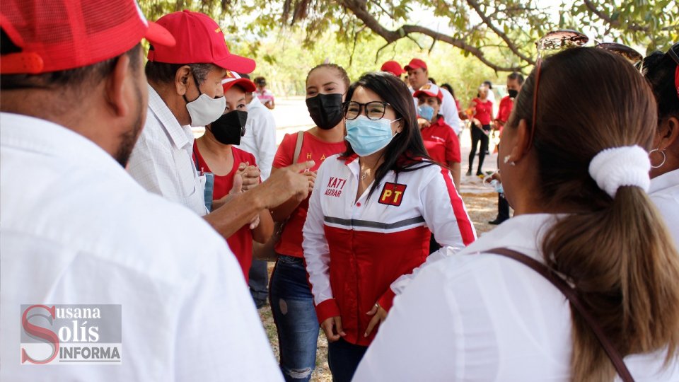 Recorrió varias colonias y culminó con una gallo motorizado