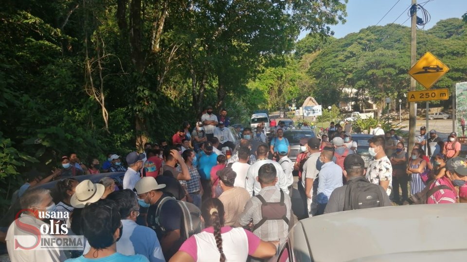 GUÍAS de turistas liberan caseta de cobro en Palenque Susana Solis Informa