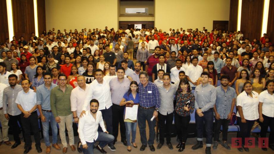 Jóvenes generadores de políticas públicas: Carlos Morales Vázquez Susana Solis Informa