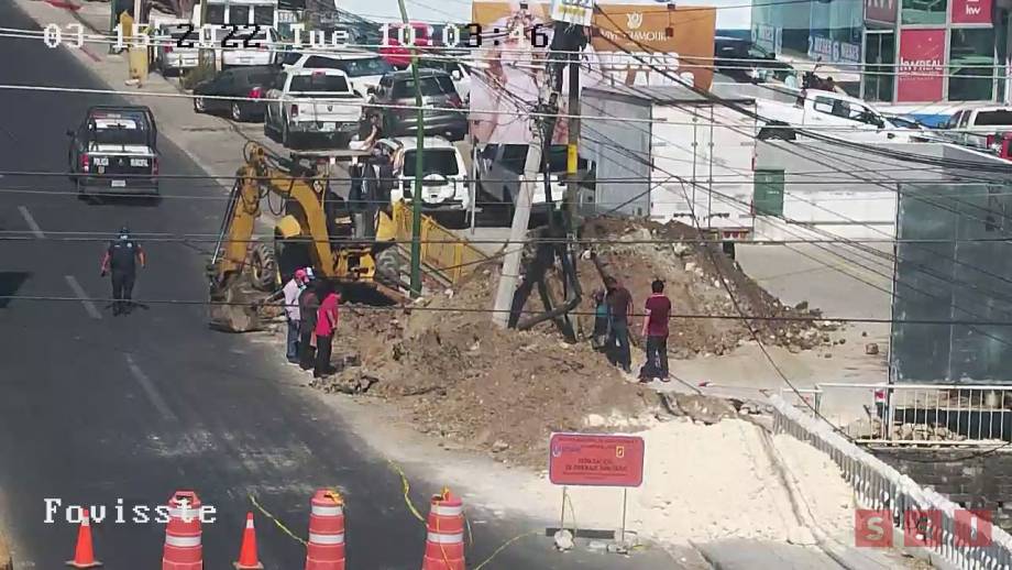 RESCATAN a tres trabajadores que quedaron sepultados - Susana Solis Informa