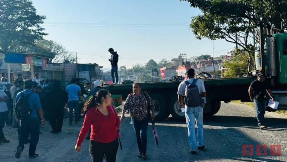 Bloquean dos tramos carreteros en Chiapas - Susana Solis Informa