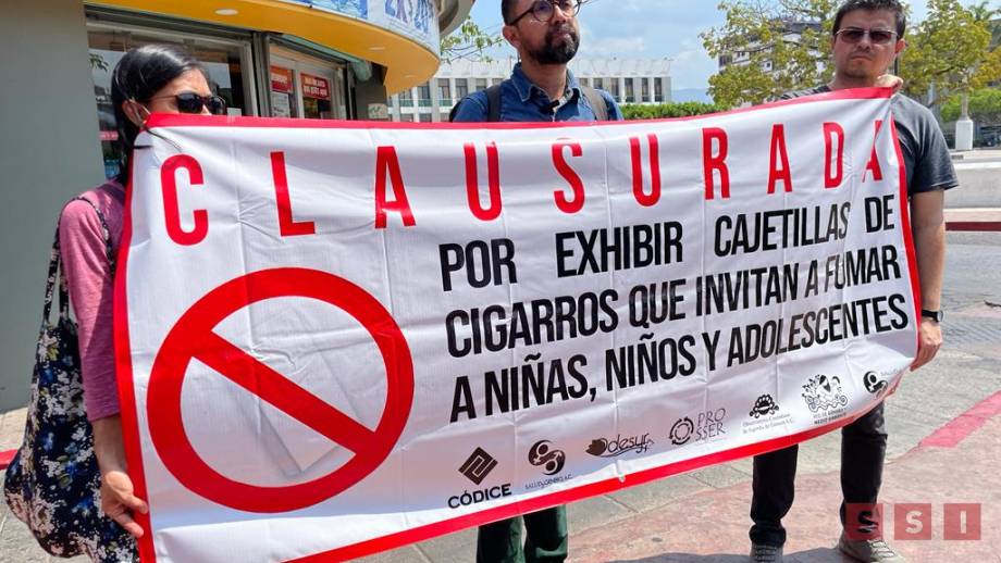 Clausuran de manera simbólica tiendas de conveniencia que exhiben cajetillas de cigarros - Susana Solis Informa