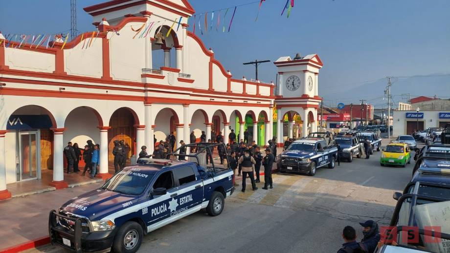 RESTABLECE la policía estatal el libre tránsito en Teopisca - Susana Solis Informa
