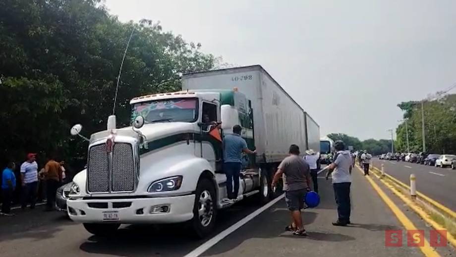 Bloqueo total en la carretera Huixtla-Tapachula; maestros de la CNTE exigen mesa de diálogo tripartita Susana Solis Informa