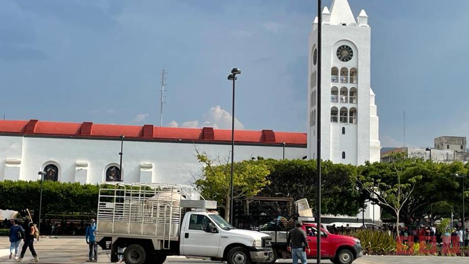 LEVANTA plantón OCEZ Carranza; lanzan piedras y destrozan cristales de Palacio de Gobierno - Susana Solis Informa