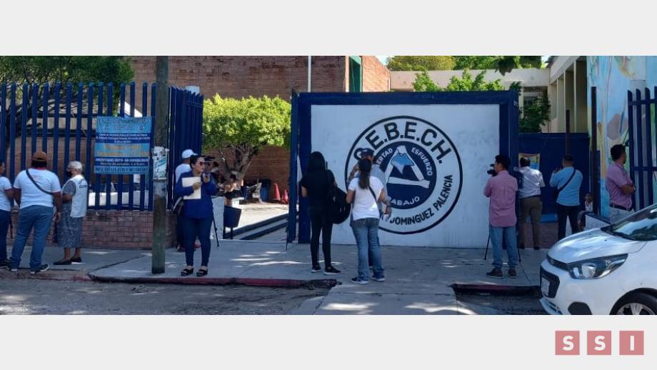 Protestan padres y madres de familia por altas “cuotas voluntarias” en escuelas - Susana Solis Informa