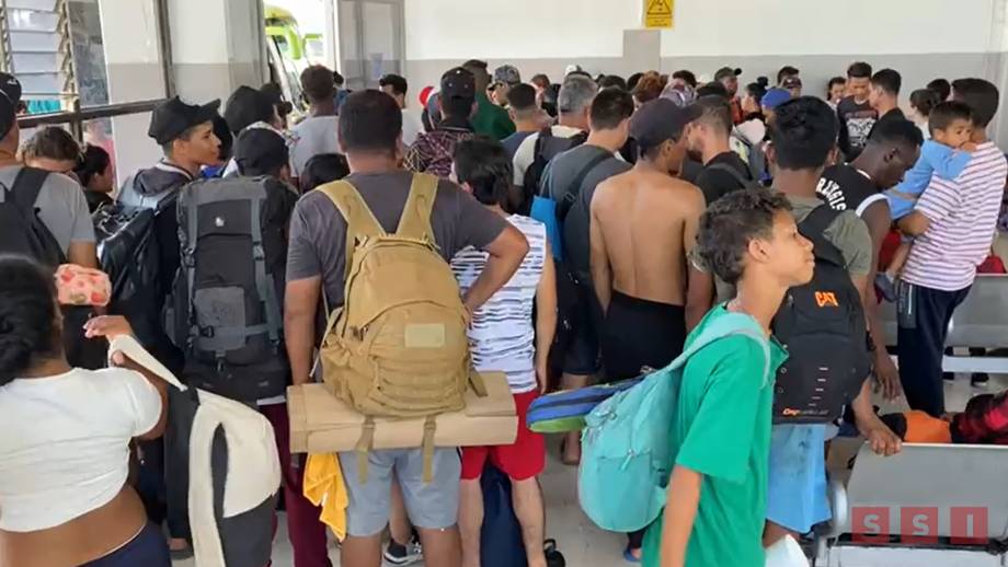 VARADOS cientos de migrantes tras cierre de terminales de autobuses en Chiapas Susana Solis Informa