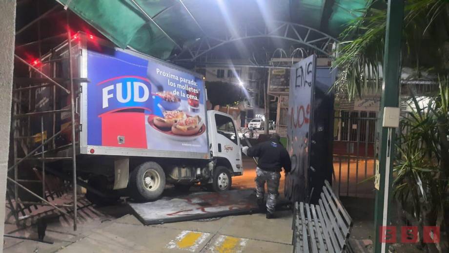 VANDALIZAN normalistas oficinas de educación - Susana Solis Informa