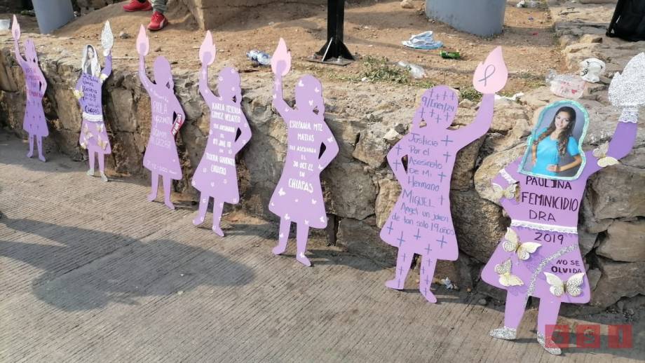 ENTREGAN flores marchitas como protesta por feminicidios en Chiapas - Susana Solis Informa