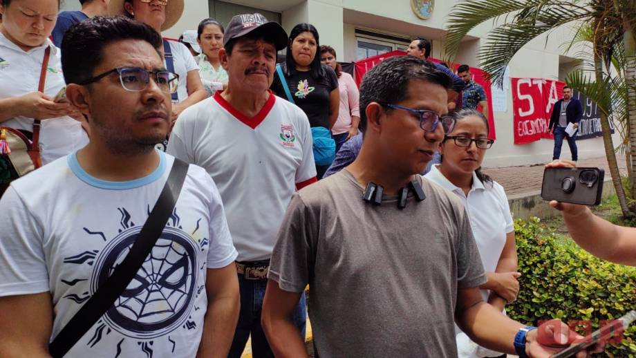 TOMAN trabajadores del Cecytech oficinas de la Junta de Conciliación y Arbitraje - Susana Solis Informa