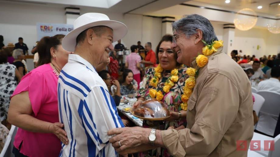 FESTEJAN en Tuxtla el Día del Abuelo - Susana Solis Informa