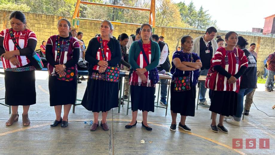 ELIGEN habitantes de Oxchuc a la Síndica Municipal y regidores - Susana Solis Informa