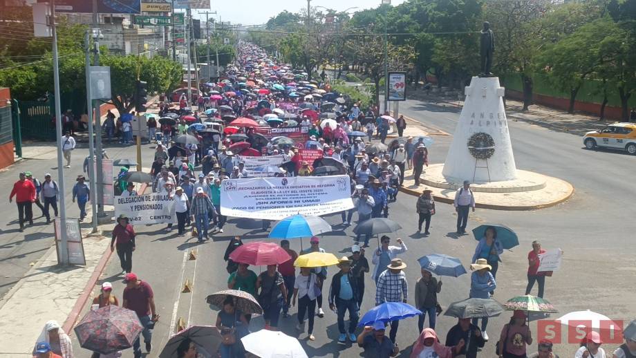 Marchan miles de maestros en Chiapas contra la iniciativa de reforma a la Ley del ISSSTE - Susana Solis Informa