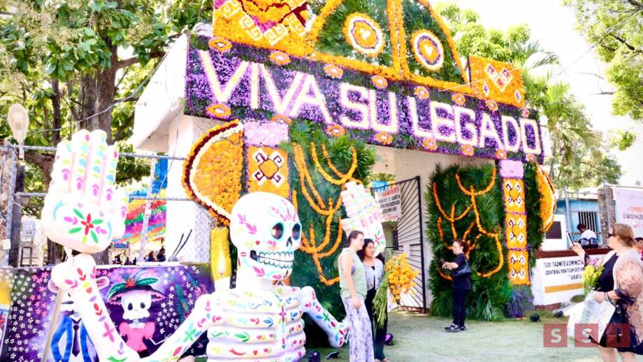 Tuxtlecos comienzan a  llegar a los panteones Susana Solis Informa