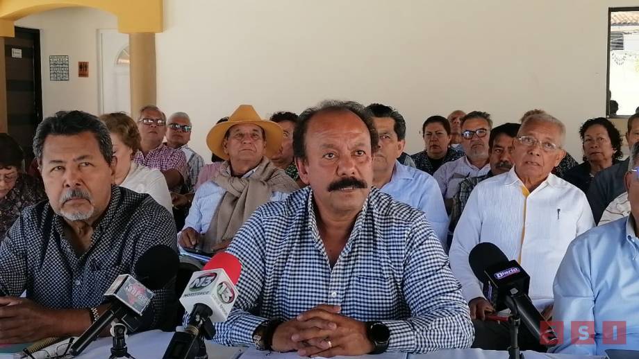 Maestros jubilados exigen bono pendiente de dos años - Susana Solis Informa