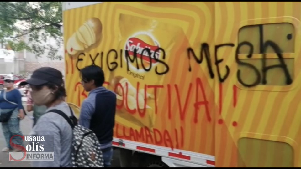 ESTUDIANTES retienen a trabajadores de la secretaría de Educación Susana Solis Informa